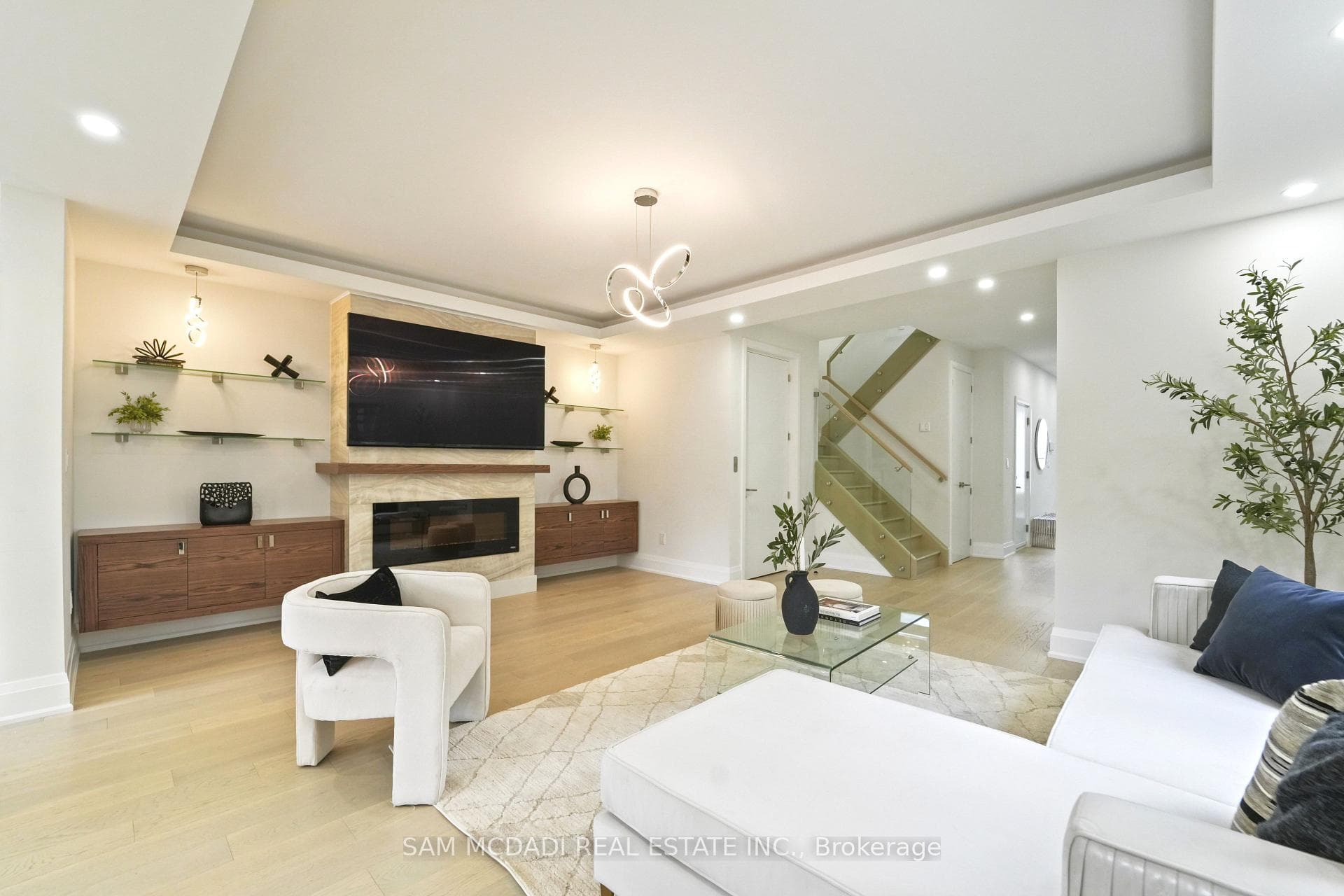 11B Maple Avenue - Semi-Detached photo 6 of 49 in Mississauga, Ontario