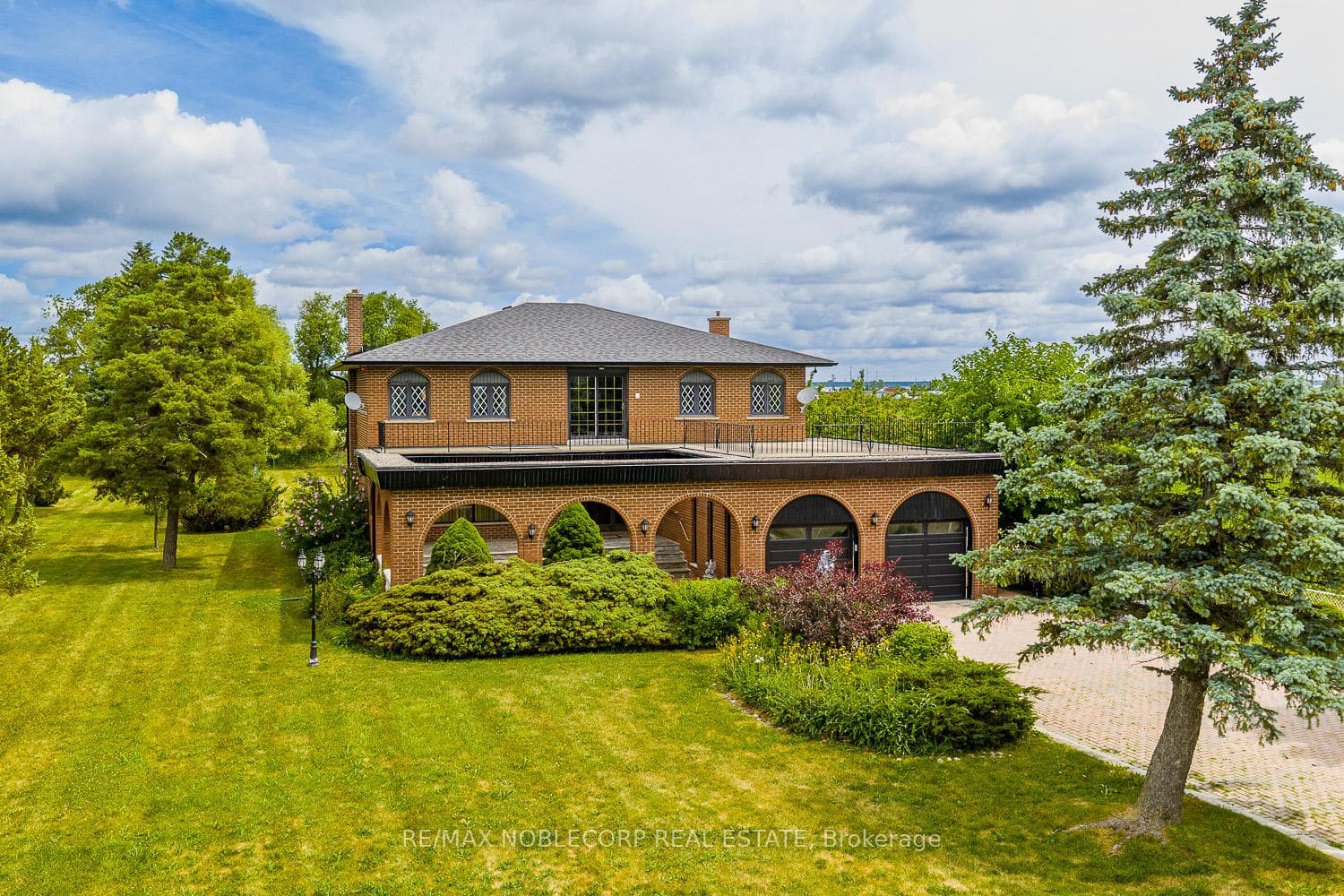 10201 Clarkway Drive - home for sale in Brampton, Ontario