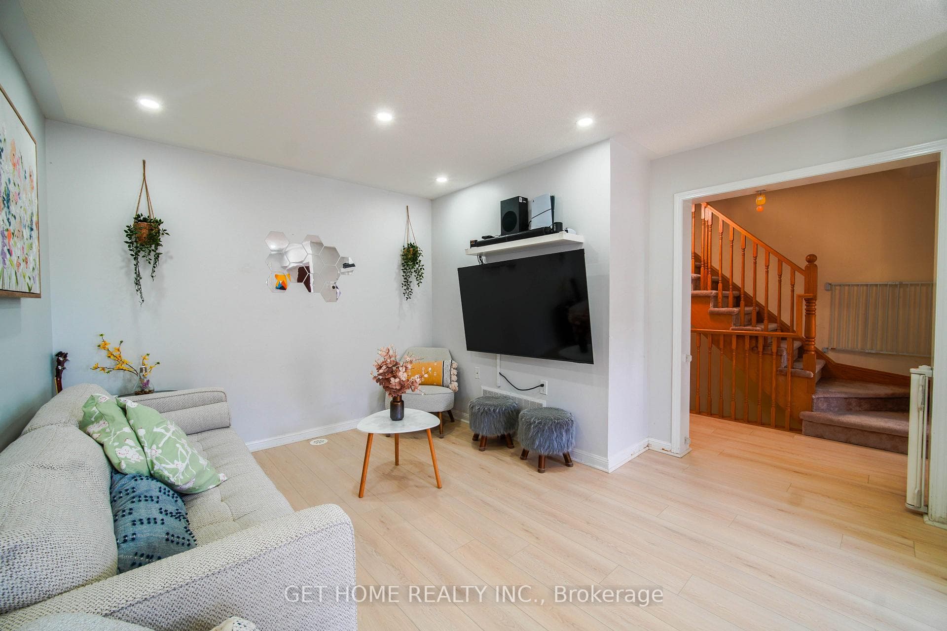 38 Suitor Court - Townhouse photo 6 of 20 in Milton, Ontario