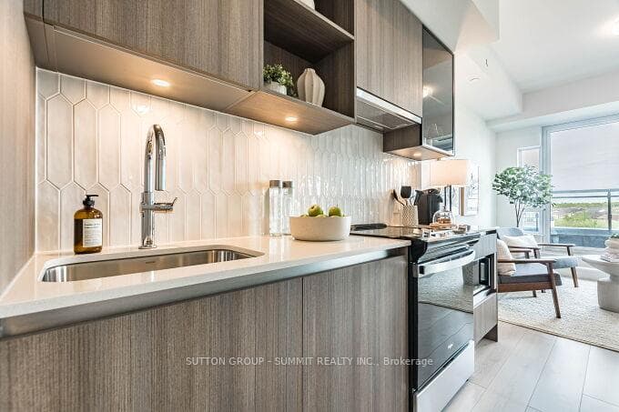 395 DUNDAS Street Unit 504 - Condo photo 2 of 40 in Oakville, Ontario