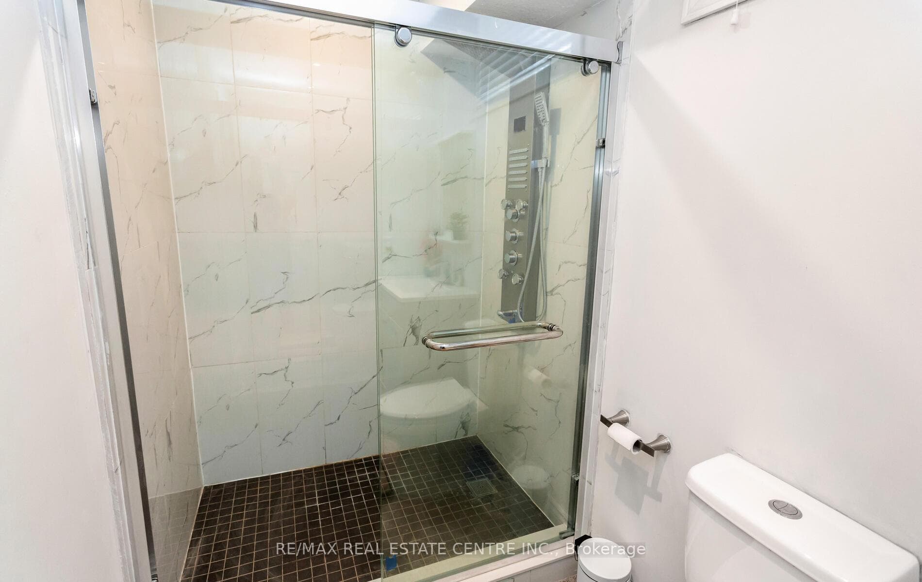 31 Rianna Court - Single Family Home photo 43 of 50 in Hamilton, Ontario