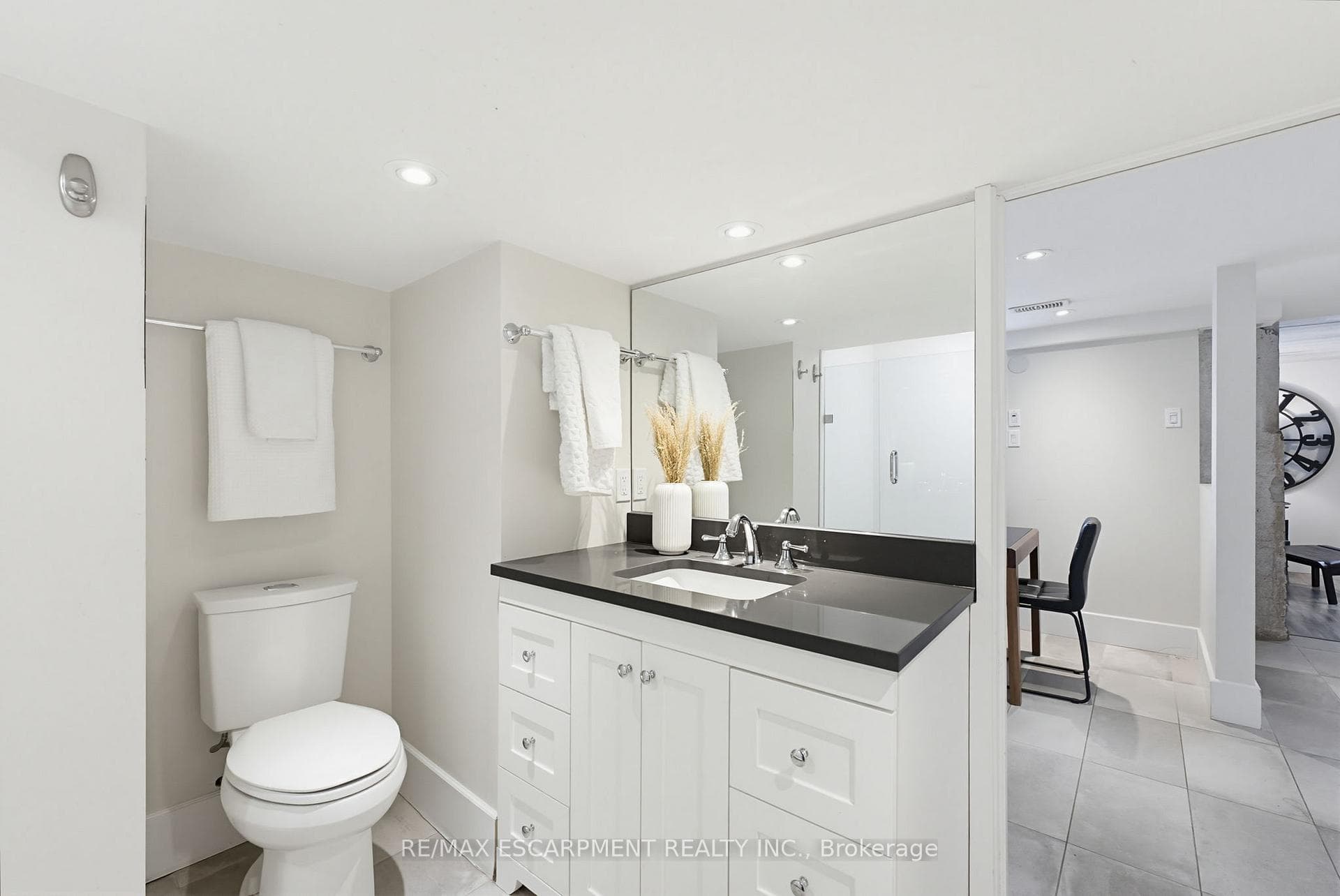 3083 LAKESHORE Road - Detached photo 34 of 50 in Burlington, Ontario