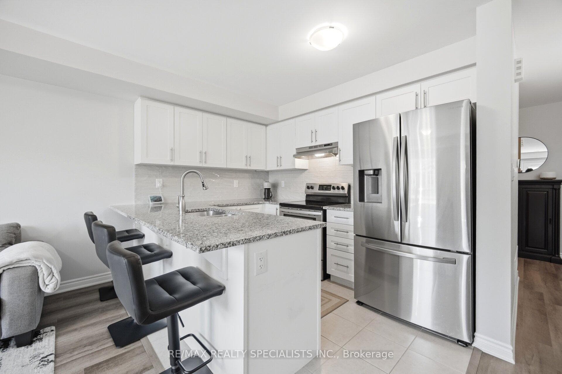 510 Bellflower Court - Townhouse photo 6 of 41 in Milton, Ontario