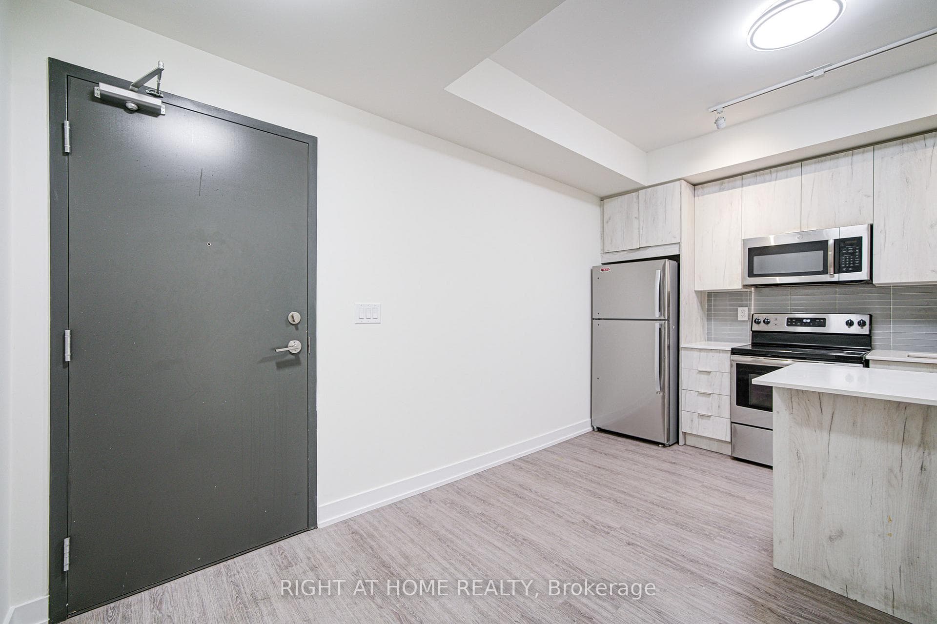 1350 Kingston Road Unit TH03 - Condo photo 4 of 25 in Birch Cliff / Cliffside, Ontario