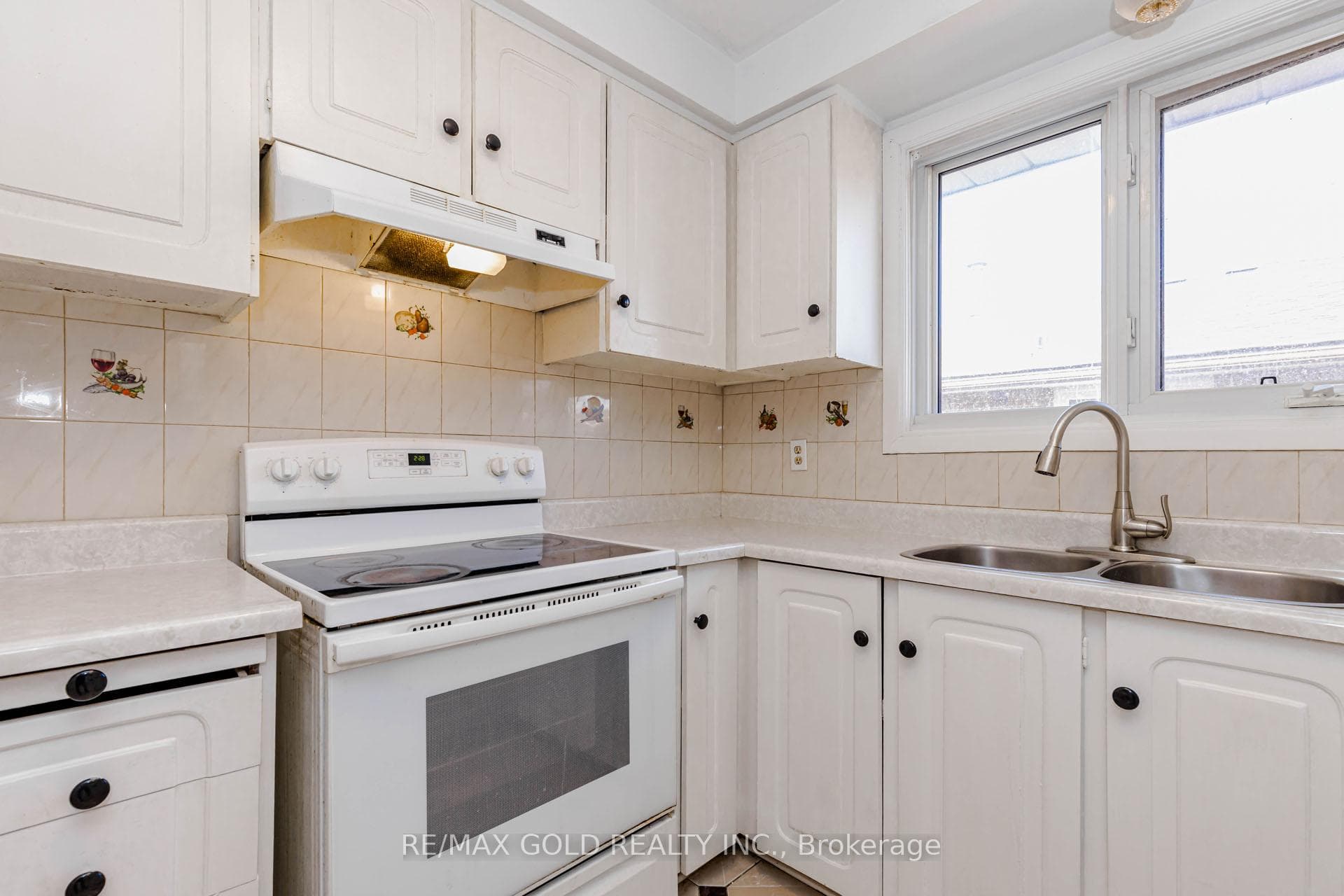 38 Achill Crescent - Semi-Detached photo 15 of 50 in Mississauga, Ontario