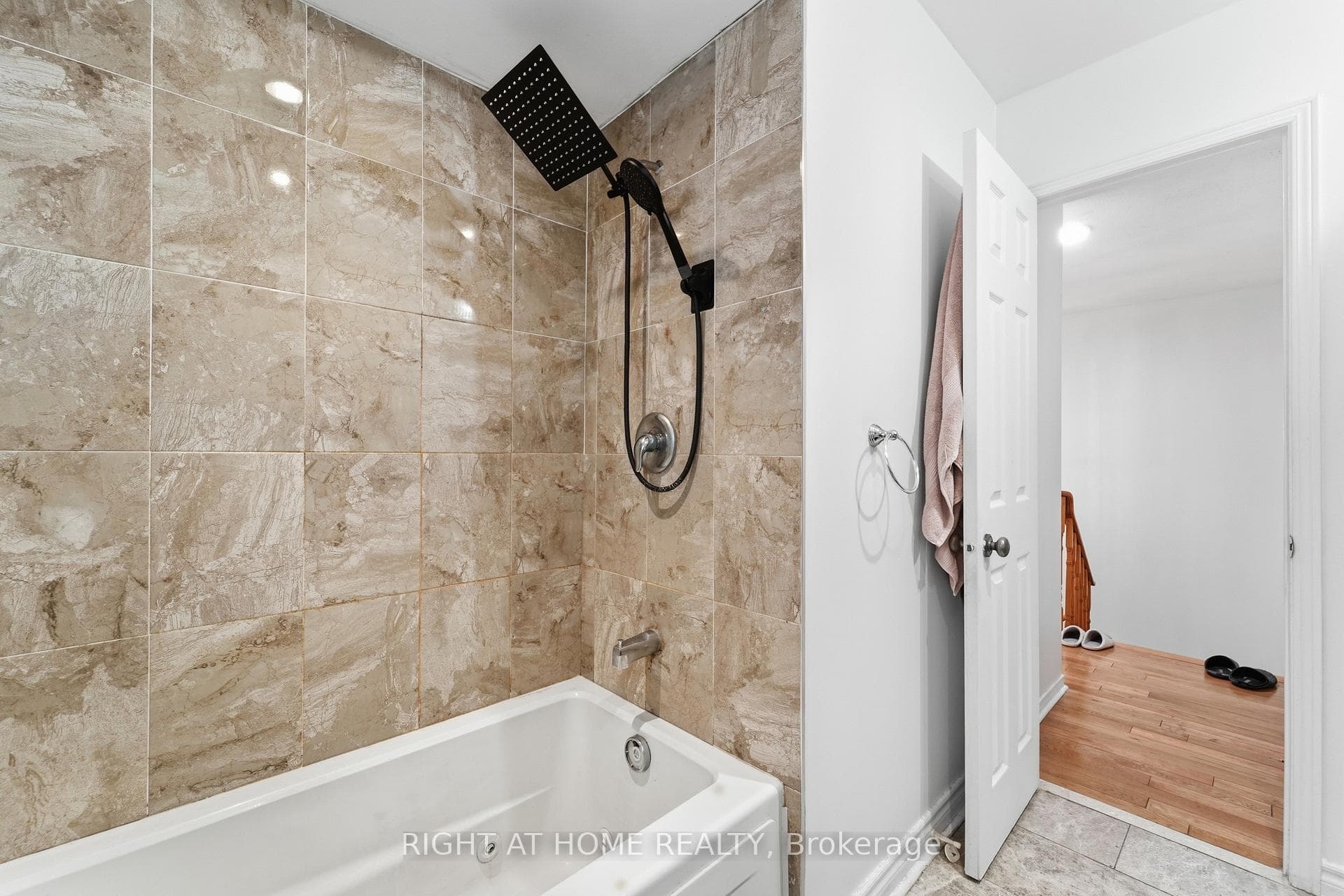 141 Sandown Avenue - Detached photo 22 of 40 in Birch Cliff / Cliffside, Ontario