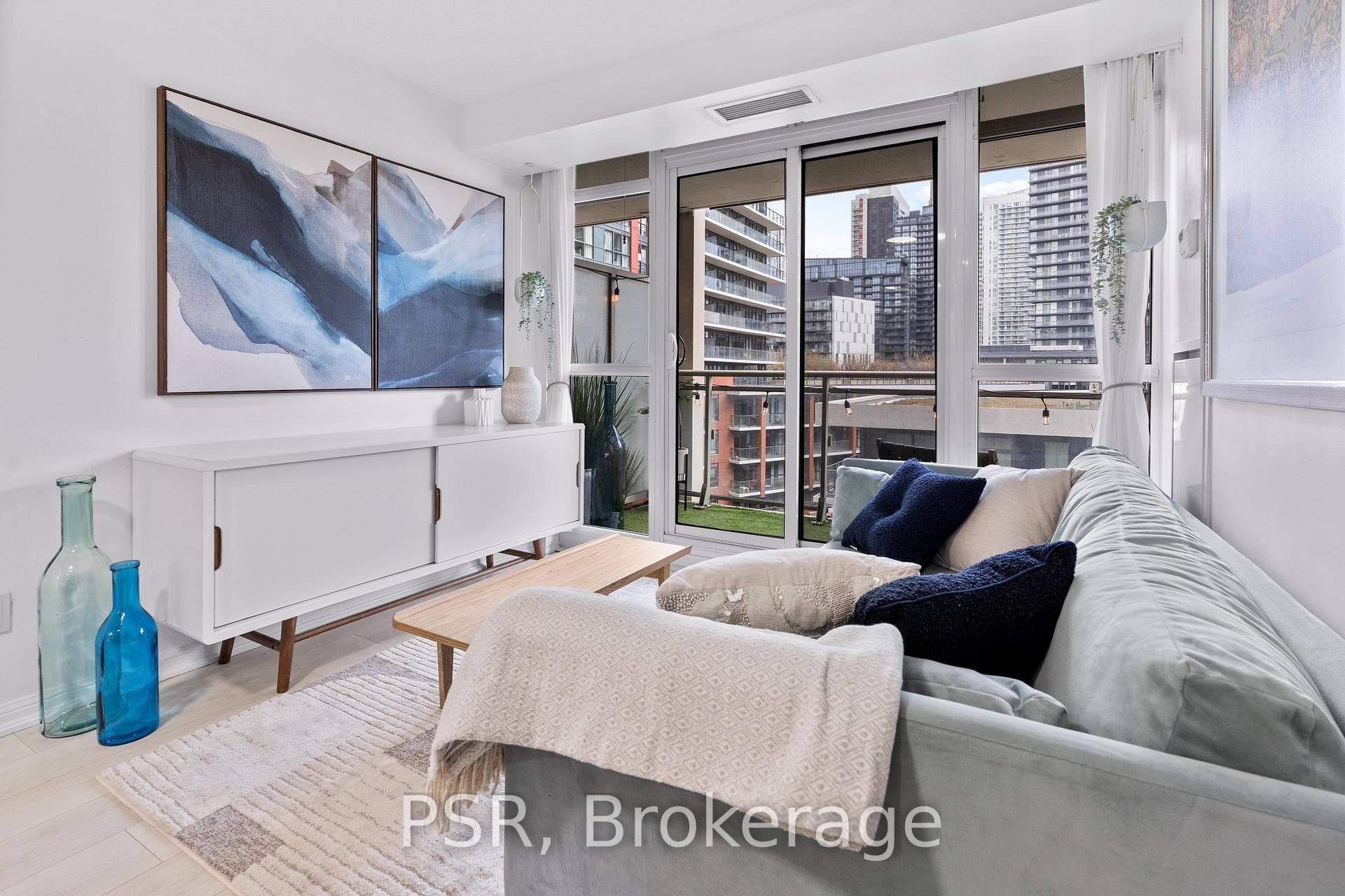 38 Grand Magazine Street Unit 1031 - Condo photo 3 of 25 in Downtown Toronto / Waterfront, Ontario