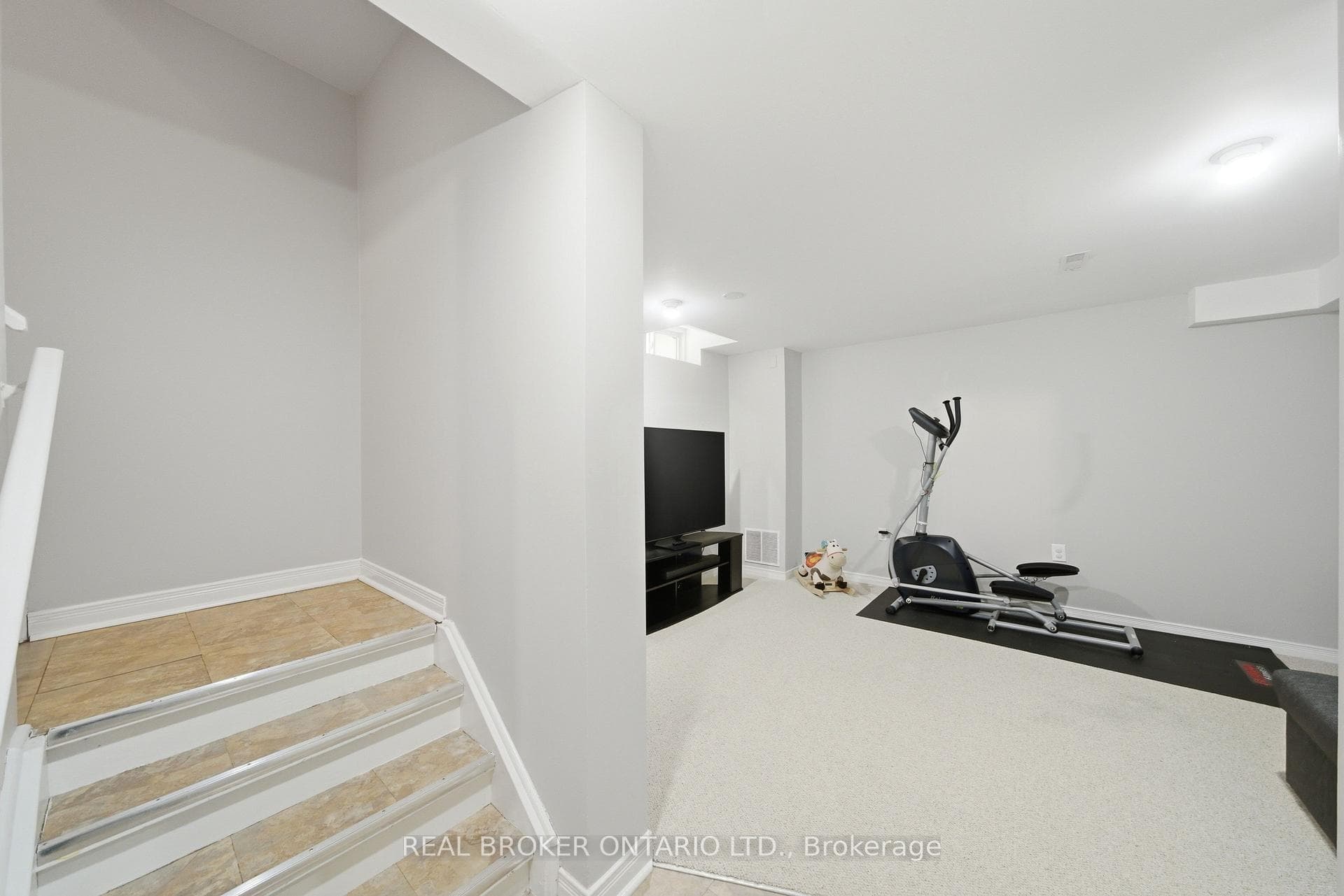 1860 Creek Way - Semi-Detached photo 27 of 44 in Burlington, Ontario