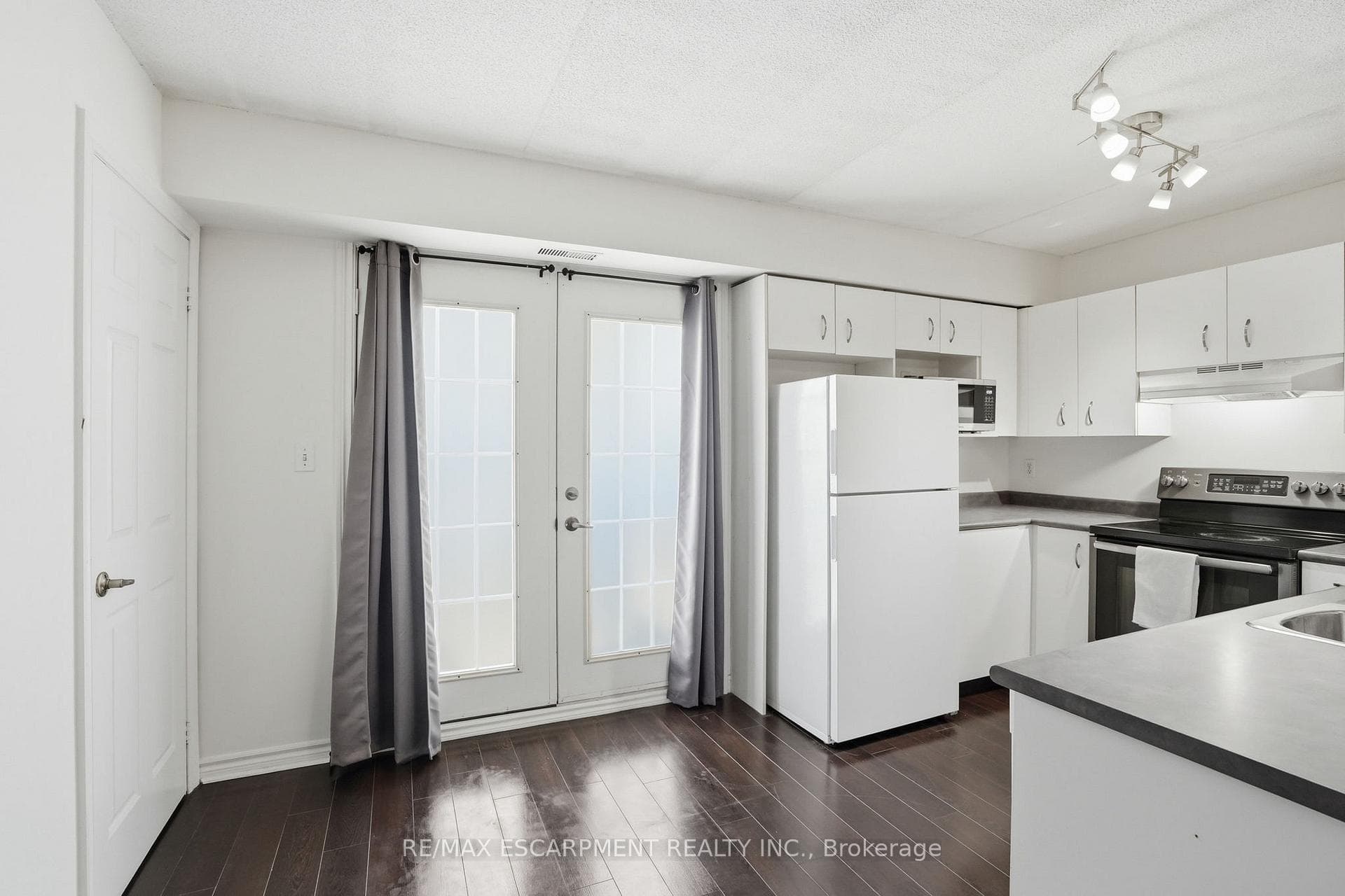 1451 WALKERS Line Unit 216 - Condo photo 7 of 26 in Burlington, Ontario