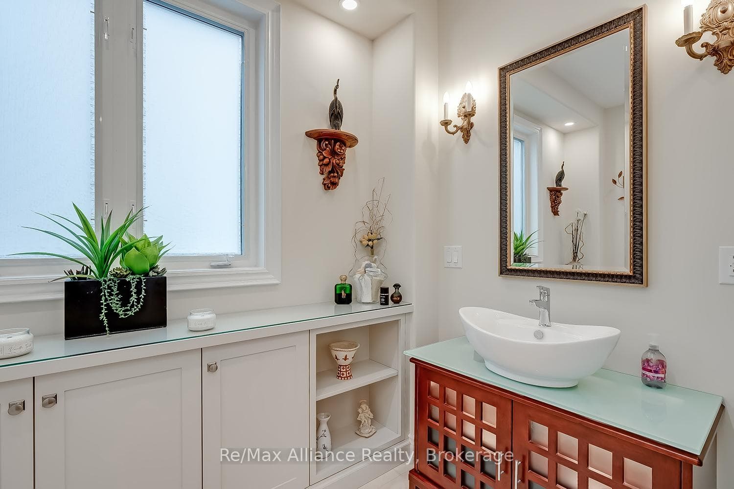 203 Burloak Drive - Detached photo 6 of 50 in Oakville, Ontario